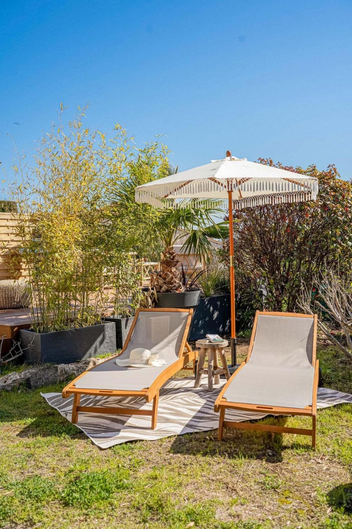 Logement Vue Mer Splendide - Situe A 50 Metres Du Bord De Mer Et 2 Minutes Des Plages - Bandolina Extérieur photo